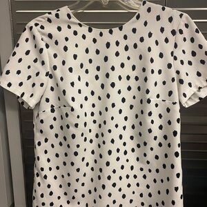 Ladies Banana Republic blouse size small ties into a bow in the back